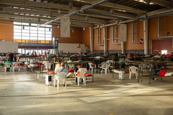 Pabellón para los desalojados en el recinto Talavera Ferial. (Juanma Jiménez/Europa Press)