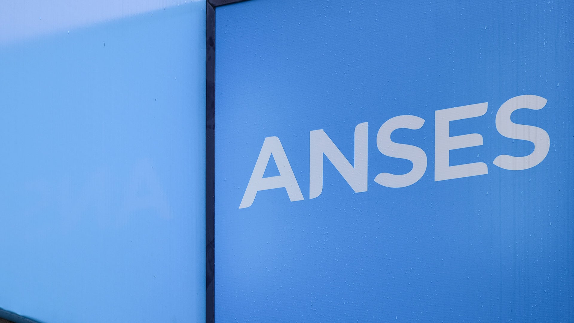 El incremento del 2,47% en haberes y asignaciones, ajustado a la inflación de noviembre 2025, impacta en todos los beneficiarios de ANSES en enero 2026