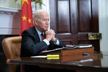 Biden dice a Xi que