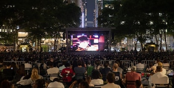 Las Movie Nights son una de las tradiciones culturales gratuitas más populares del verano neoyorquino.