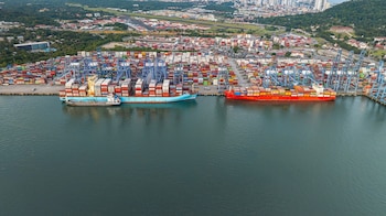 El Canal registra actualmente niveles de tráfico cercanos a sus máximos históricos. Mientras el promedio habitual ronda los 36 buques diarios, en jornadas de alta demanda la infraestructura ha logrado movilizar entre 40 y 42 embarcaciones por día (Foto: Shutterstock)