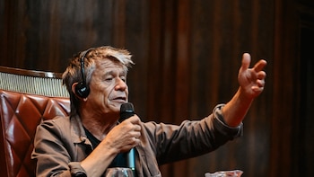 10 definiciones de Emmanuel Carrère, el escritor que desconfía de sí mismo