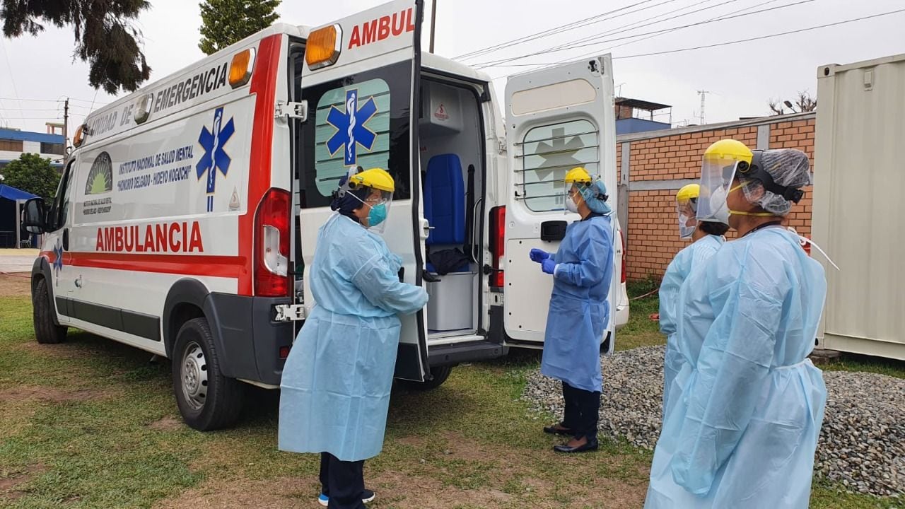 El peligro silencioso de las Fiestas Patrias: la automedicación en adultos mayores se dispara durante los feriados
