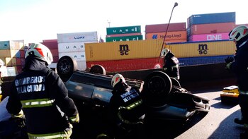 Violento choque y vuelco en