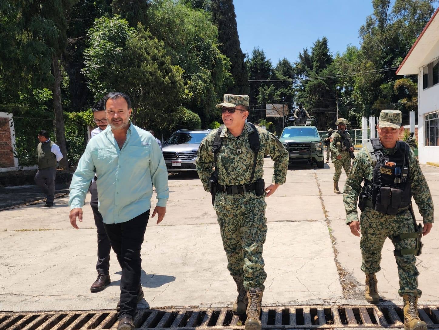 Alcalde de Pátzcuaro durante un operativo de seguridad en el municipio.Foto: Gobierno de Pátzcuaro