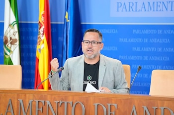 02/09/2026 Adelante ve "fatal" la actuación del Gobierno en la crisis de Ceuta y pide "mano dura con la dictadura marroquí".
El portavoz de Adelante Andalucía, José Ignacio García, ha sostenido este jueves que el Gobierno de Pedro Sánchez "lo ha hecho fatal, muy mal", a la hora de responder a la crisis generada en Ceuta tras la llegada masiva de personas a dicha ciudad autónoma a finales del pasado mes de julio, al tiempo que ha considerado que desde España se debería tener "máxima contundencia con la dictadura marroquí" en este contexto.
POLITICA ESPAÑA EUROPA ANDALUCÍA
JOAQUÍN CORCHERO / EUROPA PRESS
