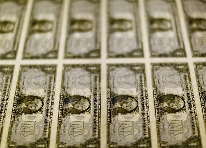 El dólar abrió a $3.298 en Colombia tras el incremento de la tasa de interés del Banco de la República al 12,25% - crédito Gary Cameron/Reuters