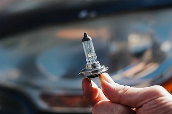 Bombilla H7 (istockphoto)