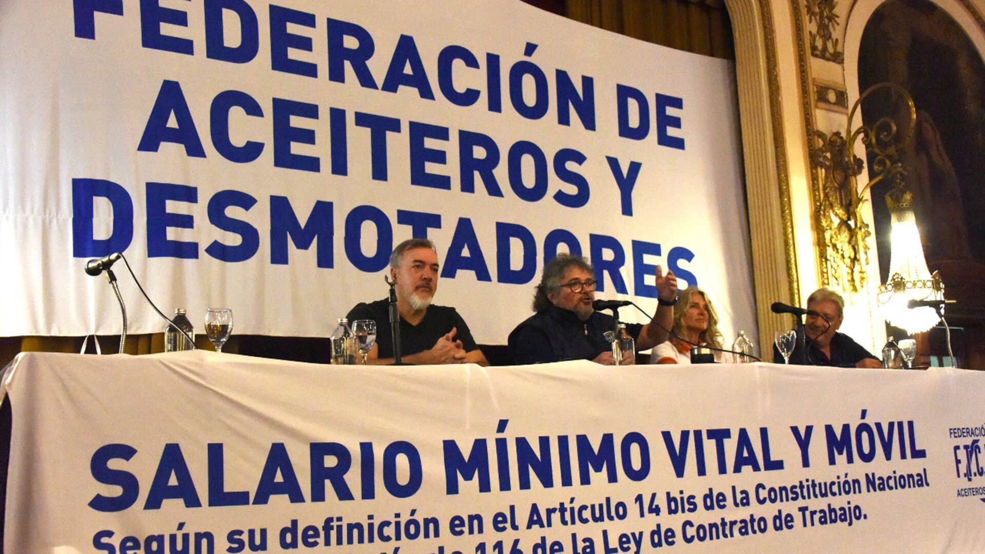 Daniel Yofra y otros dirigentes, en el congreso de la Federación de Aceiteros