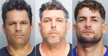 Los agentes policiales interceptaron a los tres sospechosos en el mar antes de su llegada a tierra firme./ (Ciber Cuba)