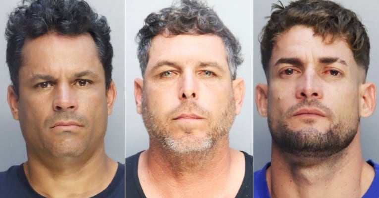 Los agentes policiales interceptaron a los tres sospechosos en el mar antes de su llegada a tierra firme./ (Ciber Cuba)