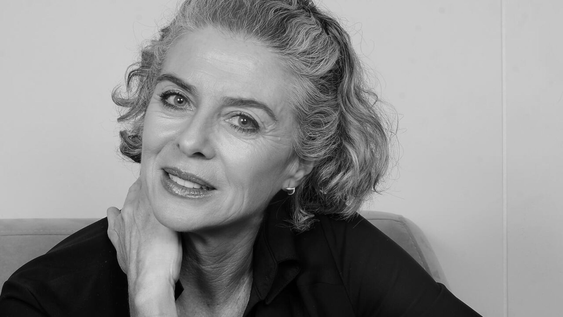 La actriz y escritora colombiana usó la plataforma X para cuestionar el vínculo entre los valores católicos y la política de derecha en Colombia - crédito @andresreinafotografo/Instagram