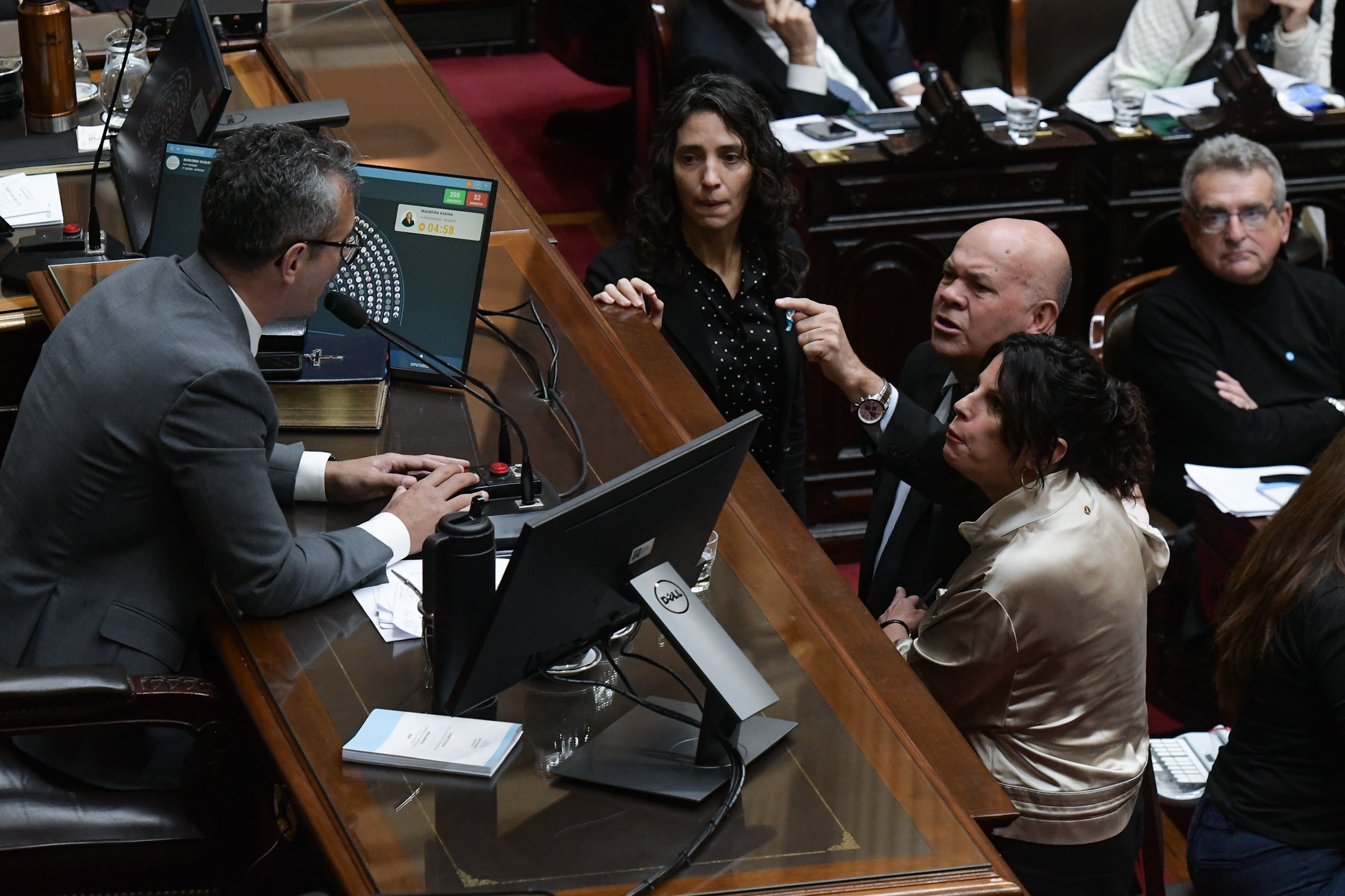 Diputados del peronismo increpan a Martín Menem, presidente de la Cámara