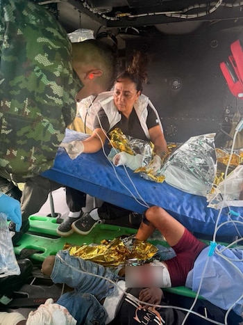 Los niños afectados fueron trasladados de urgencia en helicóptero militar al Hospital San Andrés de Tumaco para recibir atención médica especializada - crédito Suministrado a Infobae Colombia