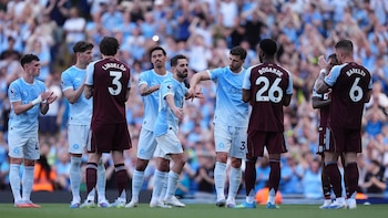 (Crónica) Ollie Watkins estropea la despedida de Guardiola y el West Ham desciende