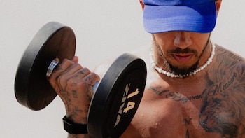 De la plancha al pike: los 4 ejercicios de Lewis Hamilton para un core de élite