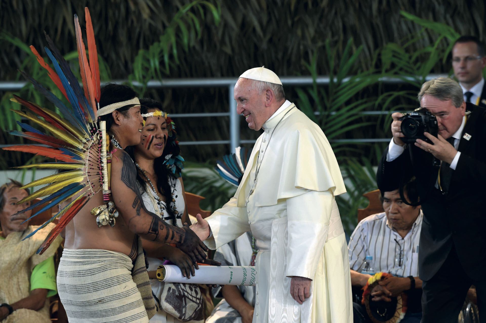 Francisco en su visita al Amazonas peruano (AFP PHOTO/CRIS BOURONCLE)