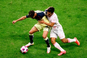 Bruno Valdez (i) del América