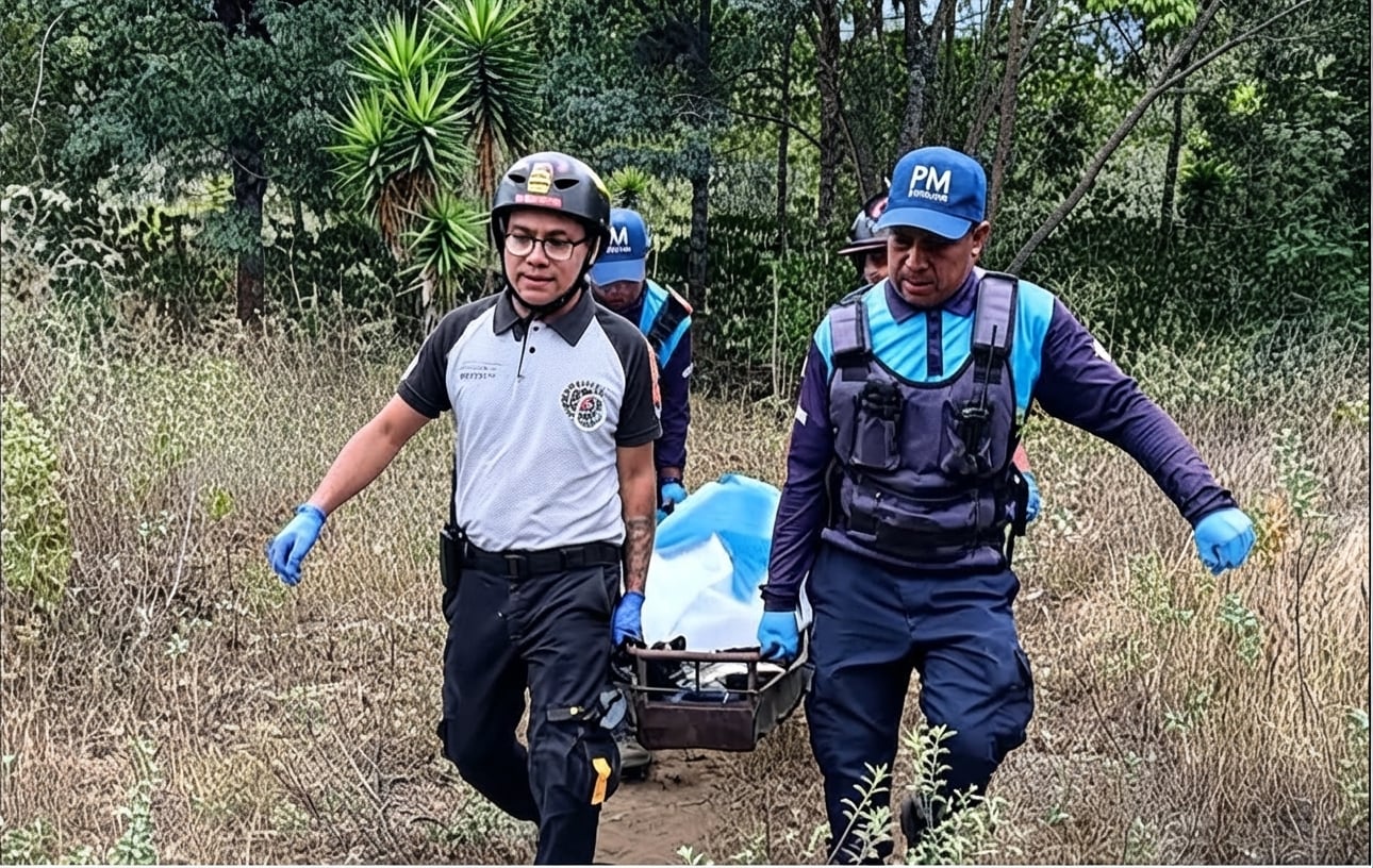 El hallazgo de un cuerpo decapitado y desmembrado en Santiago Atitlán abrió una investigación de la PNC y el Ministerio Público en Sololá. (Bomberos Voluntarios)