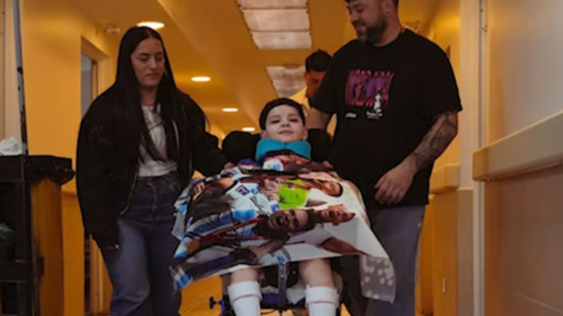 La evaluación médica aclaró que Bastián conserva la movilidad en las extremidades y no padece una lesión neurológica irreversible (Infobae en Vivo)