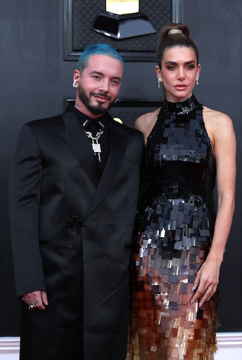 J. Balvin fue “uno de los mejores”, dijo Fernández, con “una reminiscencia japonesa. Su pareja, Valentina estaba “divina, tiene un toque de modernidad" (REUTERS/Maria Alejandra Cardona)