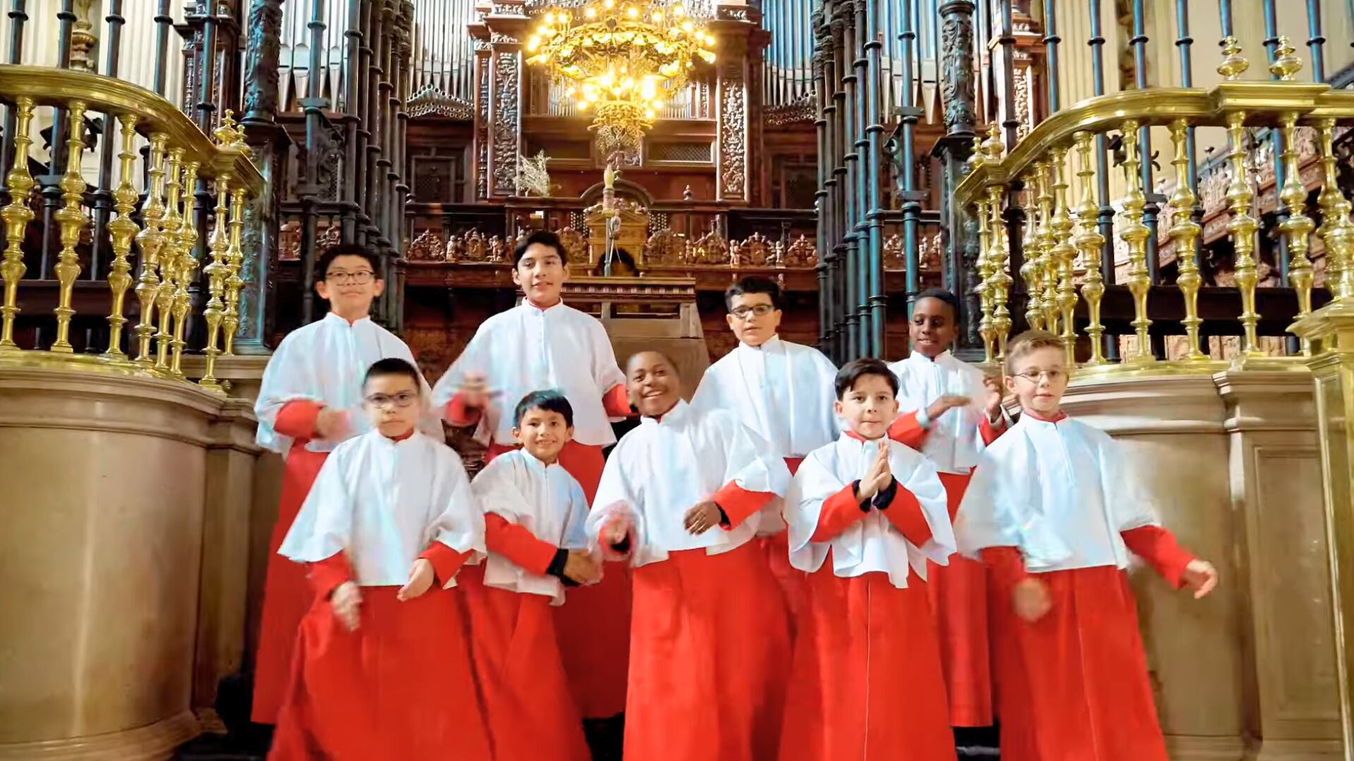 La Escolanía de Infantes del Pilar, con niños de 6 a 12 años, aporta su tradición coral centenaria al proyecto internacional. - Crédito: Coro de Niños Acólitos de Huancavelica