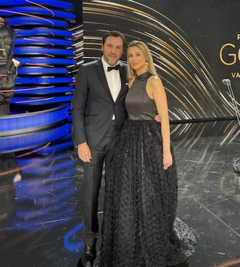 Óscar Puente y su pareja.