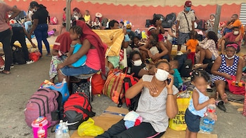 Inmigrantes haitianos varados en Monterrey,