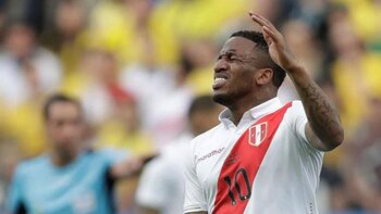 Jefferson Farfán se retiró después
