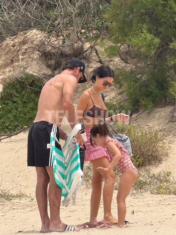 La pareja bajó a la