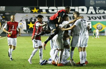 Santos le ganó a Defensa