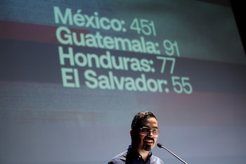 El director regional de la organización Artículo 19, Leopoldo Maldonado, habla durante la presentación de su informe anual Estructuras del silencio: censura, opacidad y vigilancia este miércoles, en la Ciudad de México (México). EFE/ Sáshenka Gutiérrez