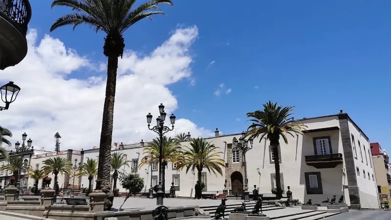 La fachada del Palacio Episcopal de Las Palmas donde se aloja el Papa León XIV en Canarias (Viaje con el papa)