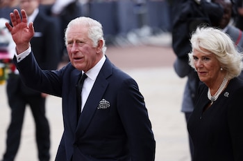 Carlos y Camila llegaron este viernes a Londres (REUTERS/Henry Nicholls)