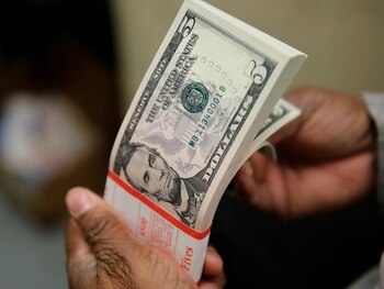 En la Argentina el dólar oficial está subiendo por encima de la inflación. (Reuters)