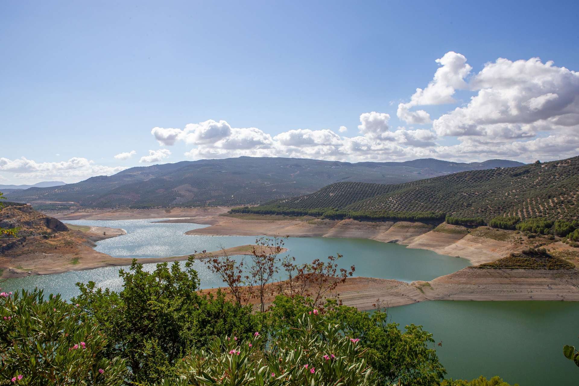 Vista del embalse de Iznájar desde uno de los miradores de las Peñas (Turismo de la Subbética)