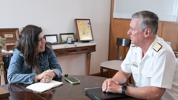 DEF mantuvo un extenso diálogo