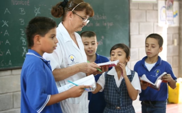 Los profesionales no licenciados pueden participar en el Concurso Docente 2026 si acreditan formación pedagógica certificada y cumplen con el requisito de posgrado en educación o su compromiso de cursarlo - crédito Ministerio de Educación