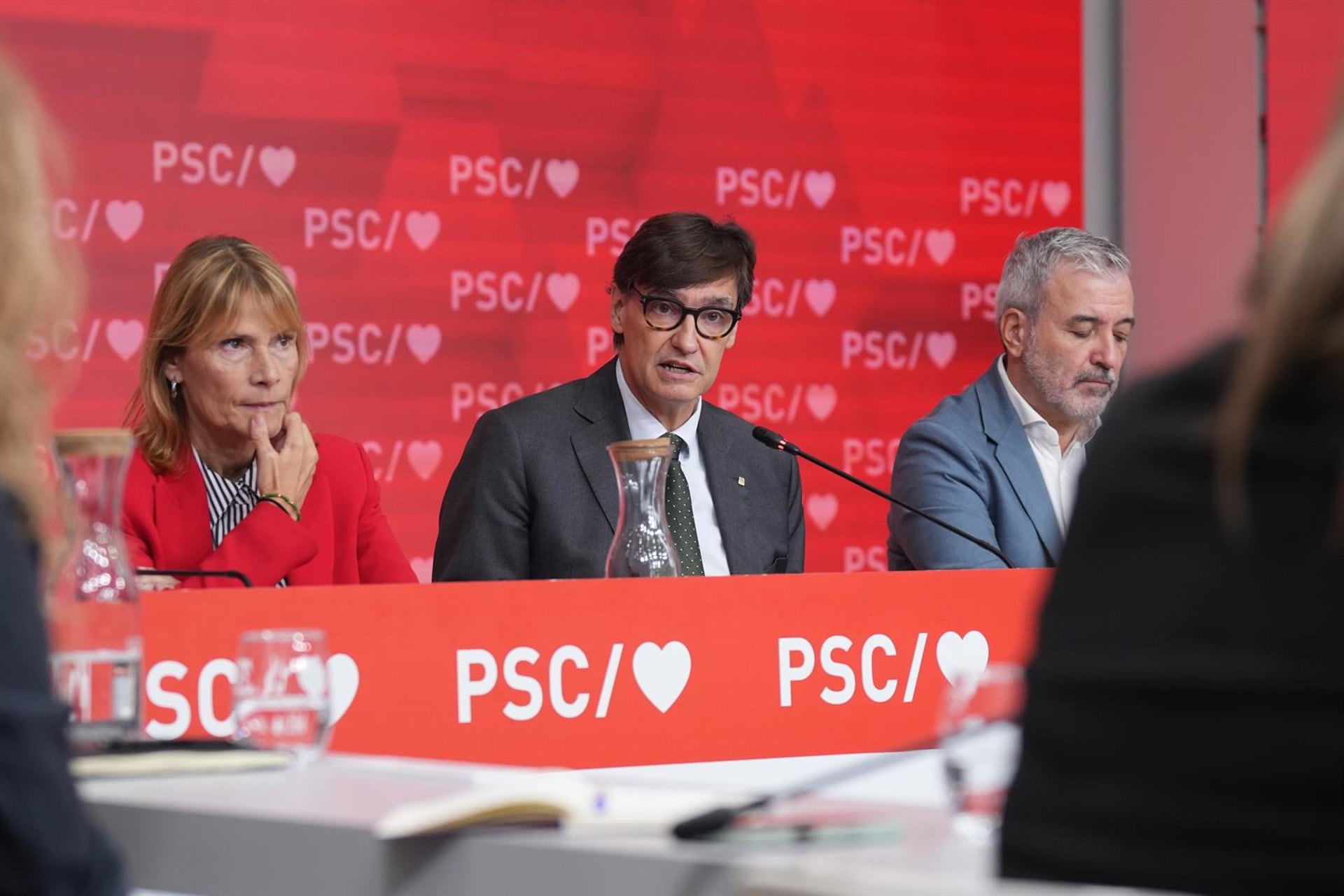 06/10/2026 (I-D) La primera secretaria y portavoz del PSC, Lluïsa Moret; el presidente de la Generalitat, Salvador Illa; y el alcalde de Barcelona, Jaume Collboni; durante la Comisión Ejecutiva del PSC, a 6 de octubre de 2026, en Barcelona, Catalunya (España). Illa ha afirmado que Catalunya será de nuevo decisiva para vencer al autoritarismo en España, a la vez que ha culpado a Junts del adelanto de las elecciones generales el 29 de noviembre.POLITICA David Zorrakino - Europa Press
