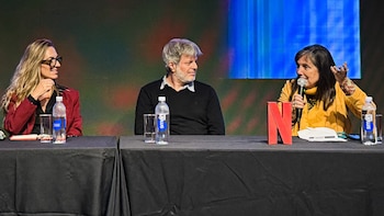 ¿Toda adaptación es una traición? ¿O el libro siempre gana? Un debate de escritores y cineastas, en la Feria