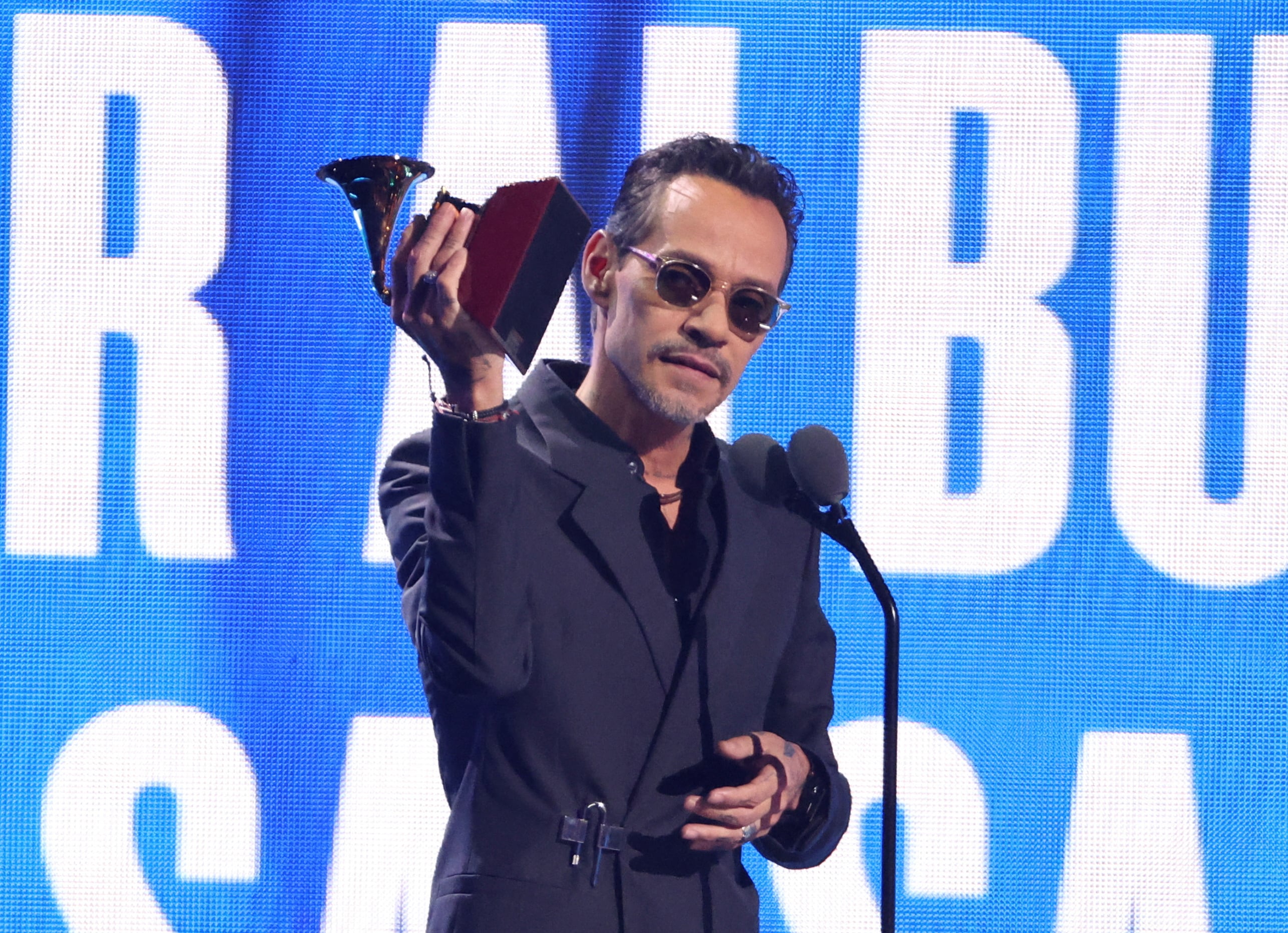 El DJ asegura que Marc Anthony fue el causante del incidente al pedir que