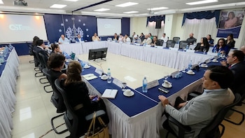 La propuesta de ANEP plantea que las nuevas jornadas laborales en El Salvador sean opcionales y se adapten a cada sector económico. (Foto: Ministerio de Trabajo)