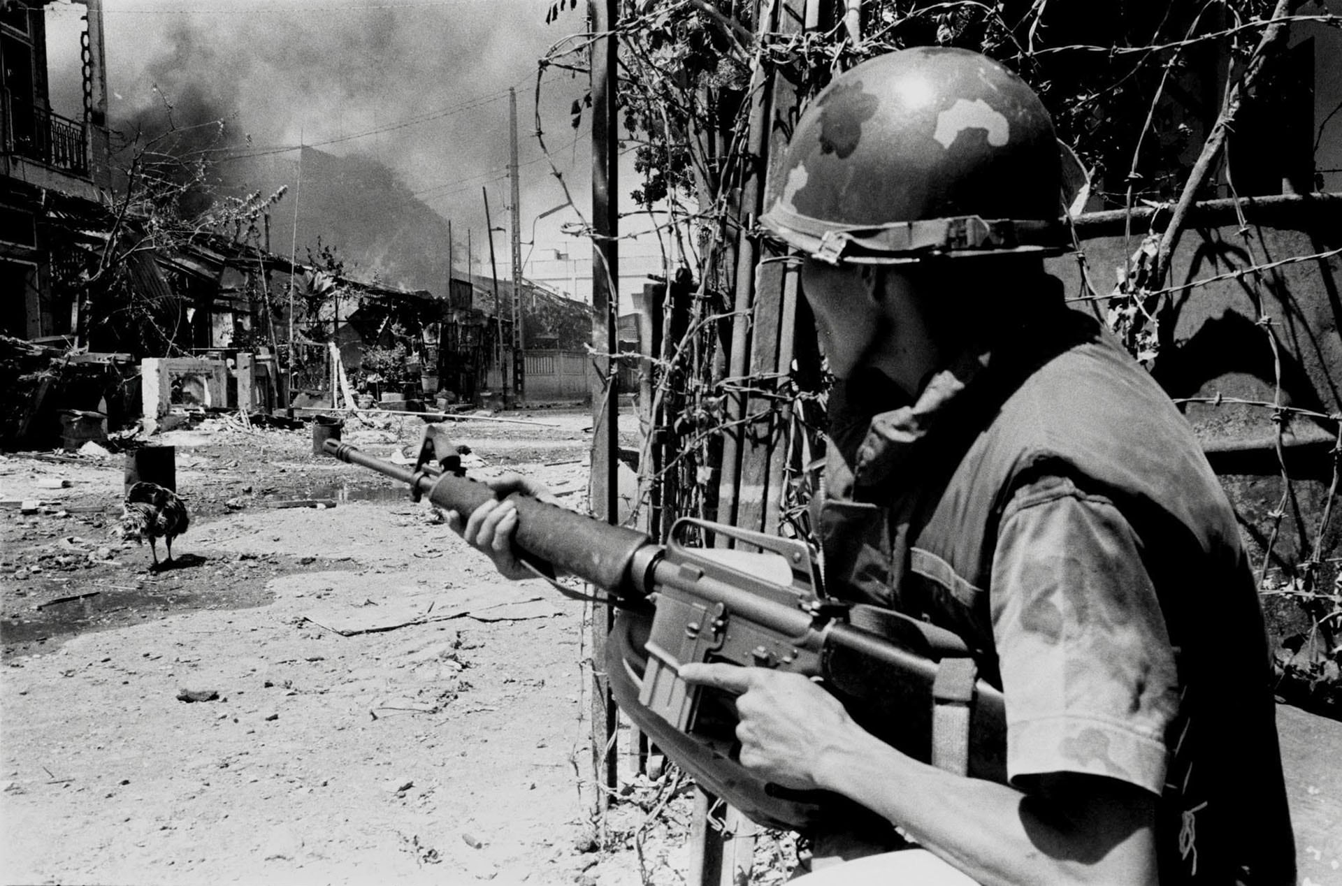 El 30 de abril de 1975, hace poco más de medio siglo, las fuerzas comunistas de Vietnam del Norte tomaron la que era la capital de Vietnam del Sur, Saigón, y la interminable guerra de Vietnam terminó para siempre (AP Photo/Nick Ut, File)