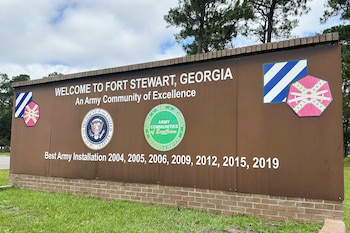 La experiencia se concentra por ahora en Fort Stewart, donde decenas de efectivos reúnen las condiciones para acceder al beneficio (AP foto/Russ Bynum)