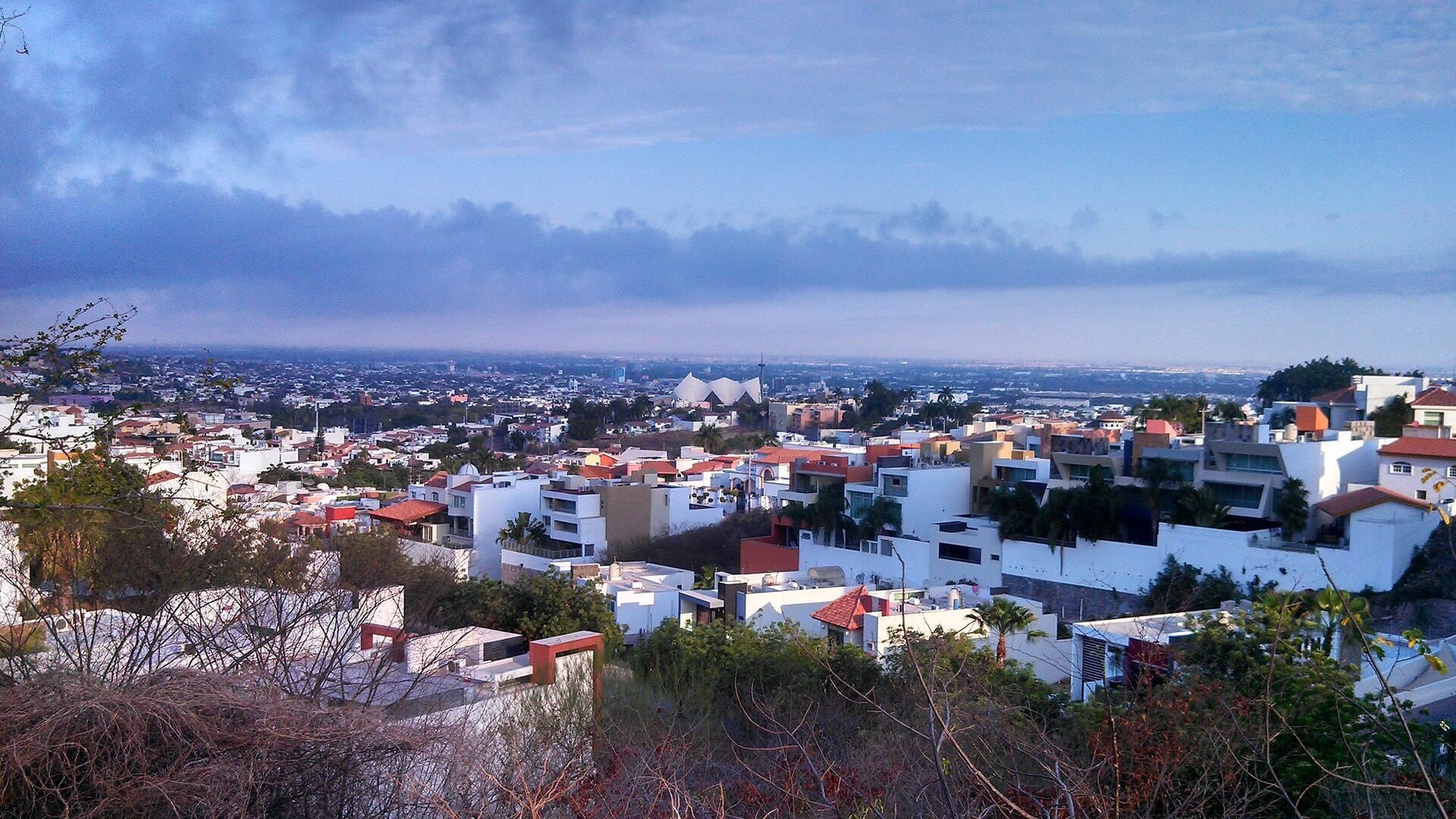 Antes de salir de casa, revisa el pronóstico del clima (Wikimedia Commons)