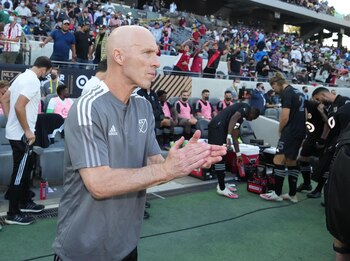 Bradley actualmente dirige a Los