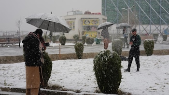 Al menos 61 muertos y