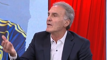 La desopilante reacción de Oscar Ruggeri por su aparición en las figuritas del álbum del Mundial: “¡Es de locos esto!”