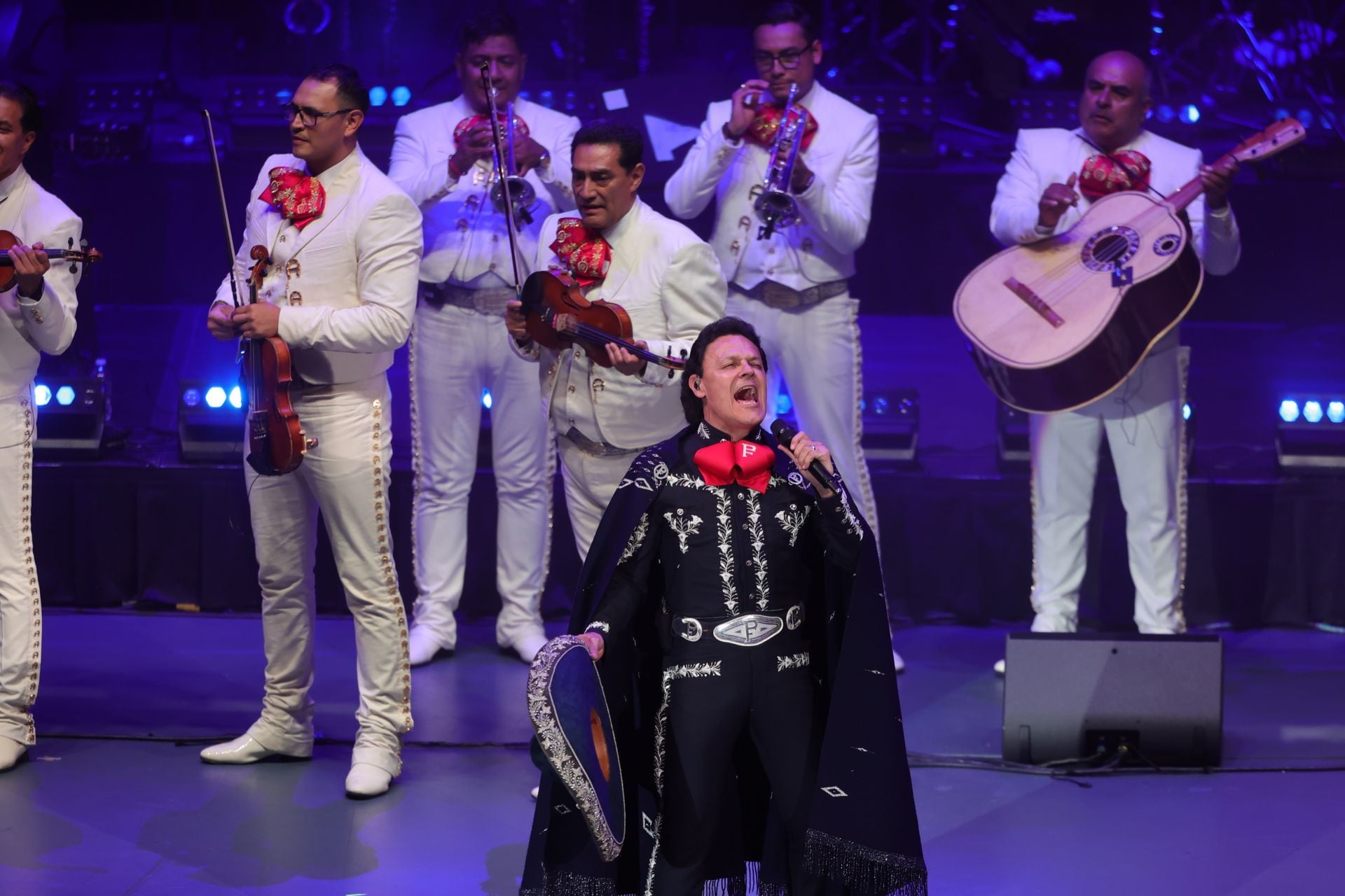 Amigos del cantante se reunieron en el Auditorio Nacional para rendirle tributo al intérprete
Credito: cuartoscuro