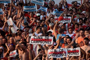 Las banderas en honor a